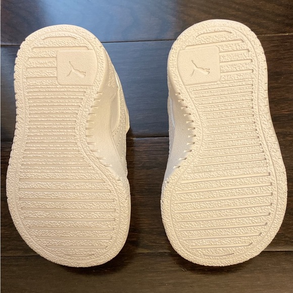 NIB White Puma kids sneakers size 4C - Picture 3 of 5